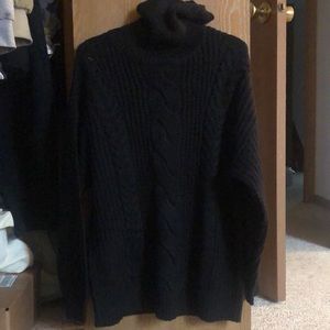 Black basic turtleneck knit sweater